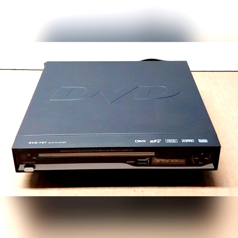 DVD-797 Player DIVX MP3 HDCD Mpeg4 SVCD VCD CD CD-RW PICTURE-CD Dolby Digital